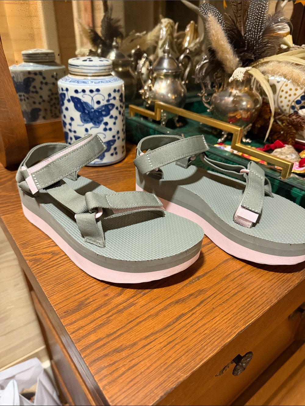 Teca platform sandals size 9